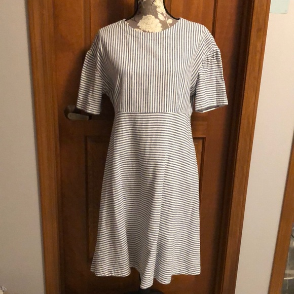 Super flattering, easy, navy stripe linen blend short sleeve dress by Lands End - Picture 2 of 16